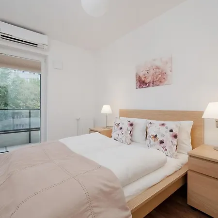 Legnicka With Parking By Renters Apartamento Breslavia