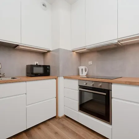 Legnicka With Parking By Renters * Wrocław