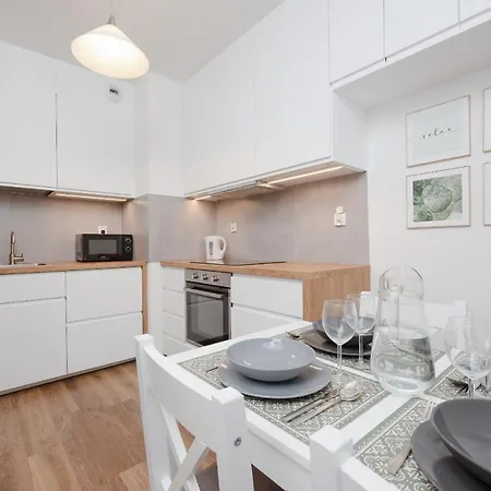 Legnicka With Parking By Renters Breslavia