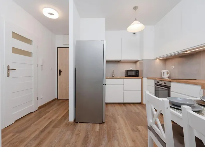 Legnicka With Parking By Renters *