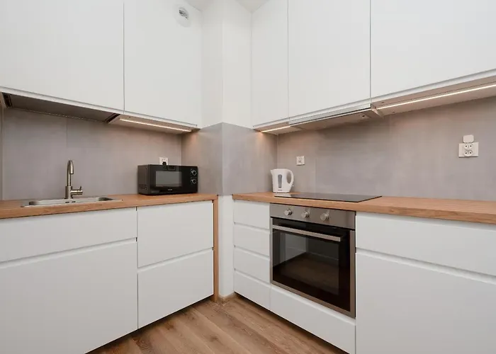 Legnicka With Parking By Renters * Breslavia