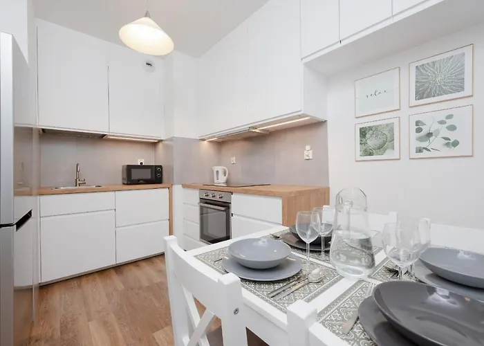 Legnicka With Parking By Renters Breslavia