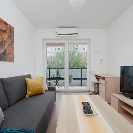 Legnicka With Parking By Renters Βρότσλαβ