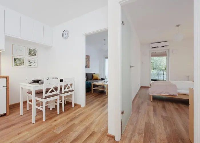 Legnicka With Parking By Renters Apartment *