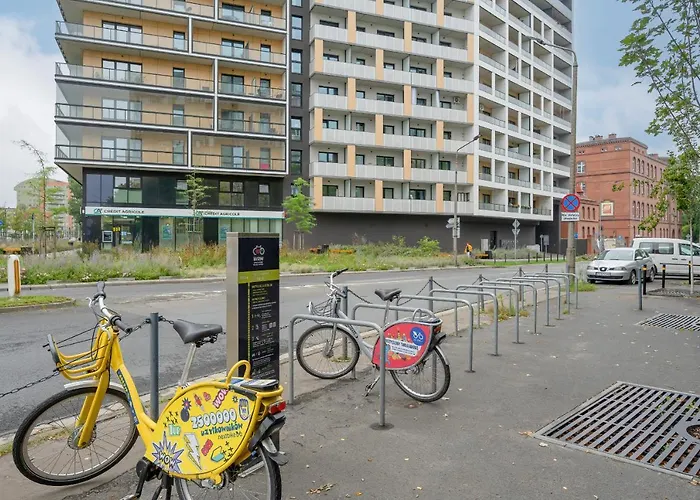 Legnicka With Parking By Renters Apartment