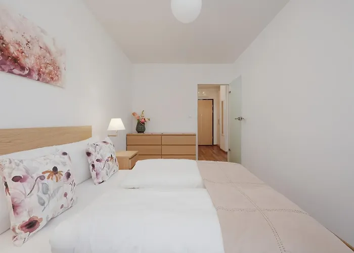 Legnicka With Parking By Renters Apartment *